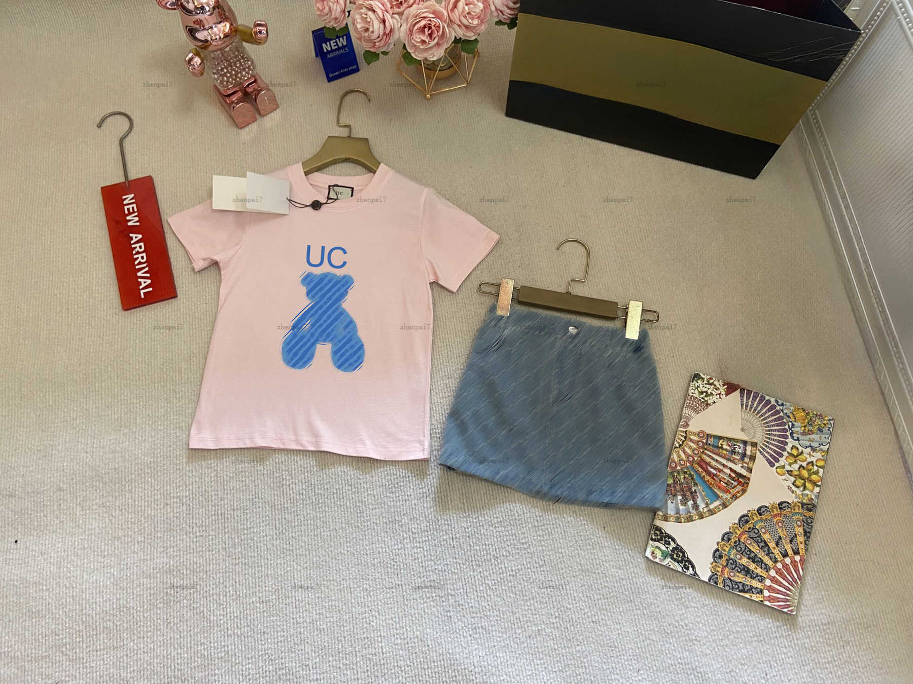 Top one girls dress suit Summer baby two-piece kids designer clothes Round-neck T-shirts and denim skirts A061X02N157