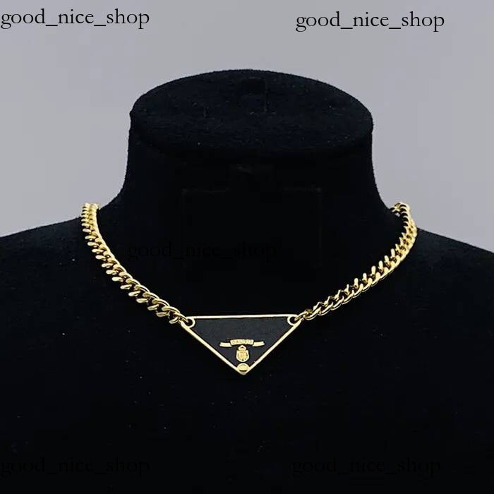 2025 AAA Classic Stainless Steel Triangle Jewellery Luxury Designer Men&#039;s Hip Hop Pra Necklace Women&#039;s Inverted Triangle Necklace Enhance