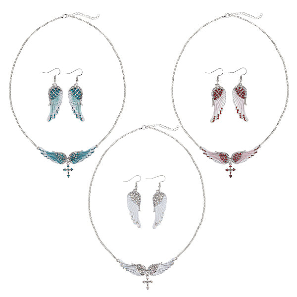 Ailes en strass avec pendentifs en croix et boucles d'oreilles pendantes