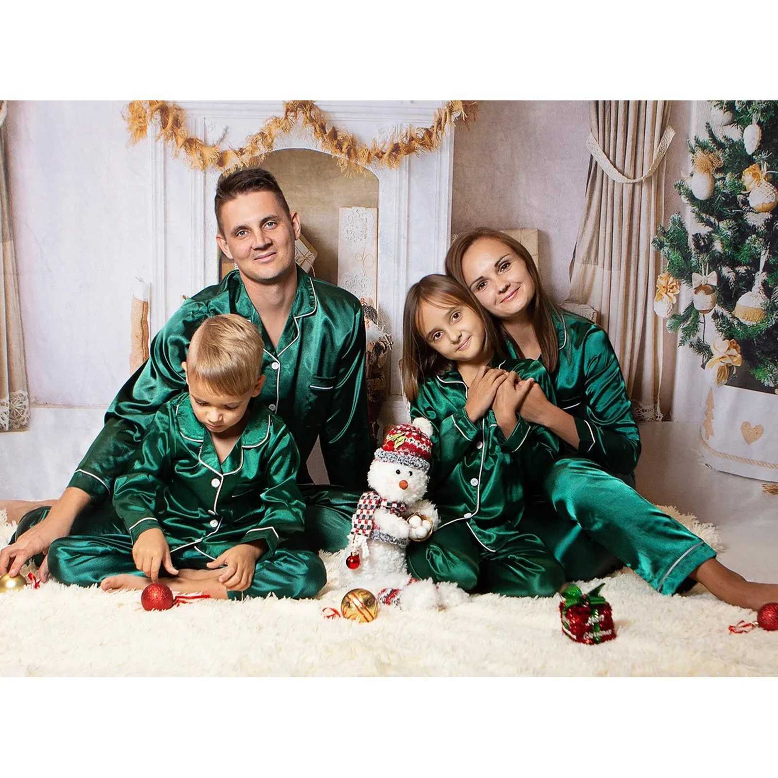 Family Matching Outfits Solid Color Green Red Family Matching Pajamas Christmas Satin Monther Kids Sleepwear Outfits 2 Piece Suit 2023 New Year Pyja
