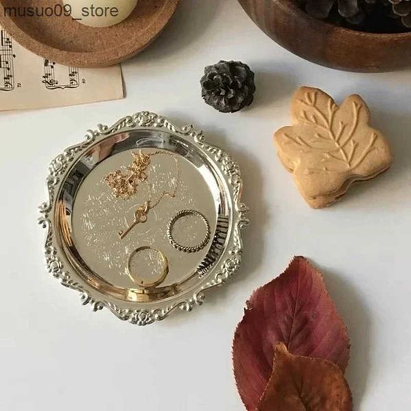 Decorative Plates Round Metal Tray Fruit Cake Dessert Trays Jewelry Dish Earrings Necklace Ring Storage Plates Display Bowl Decoration Sauce