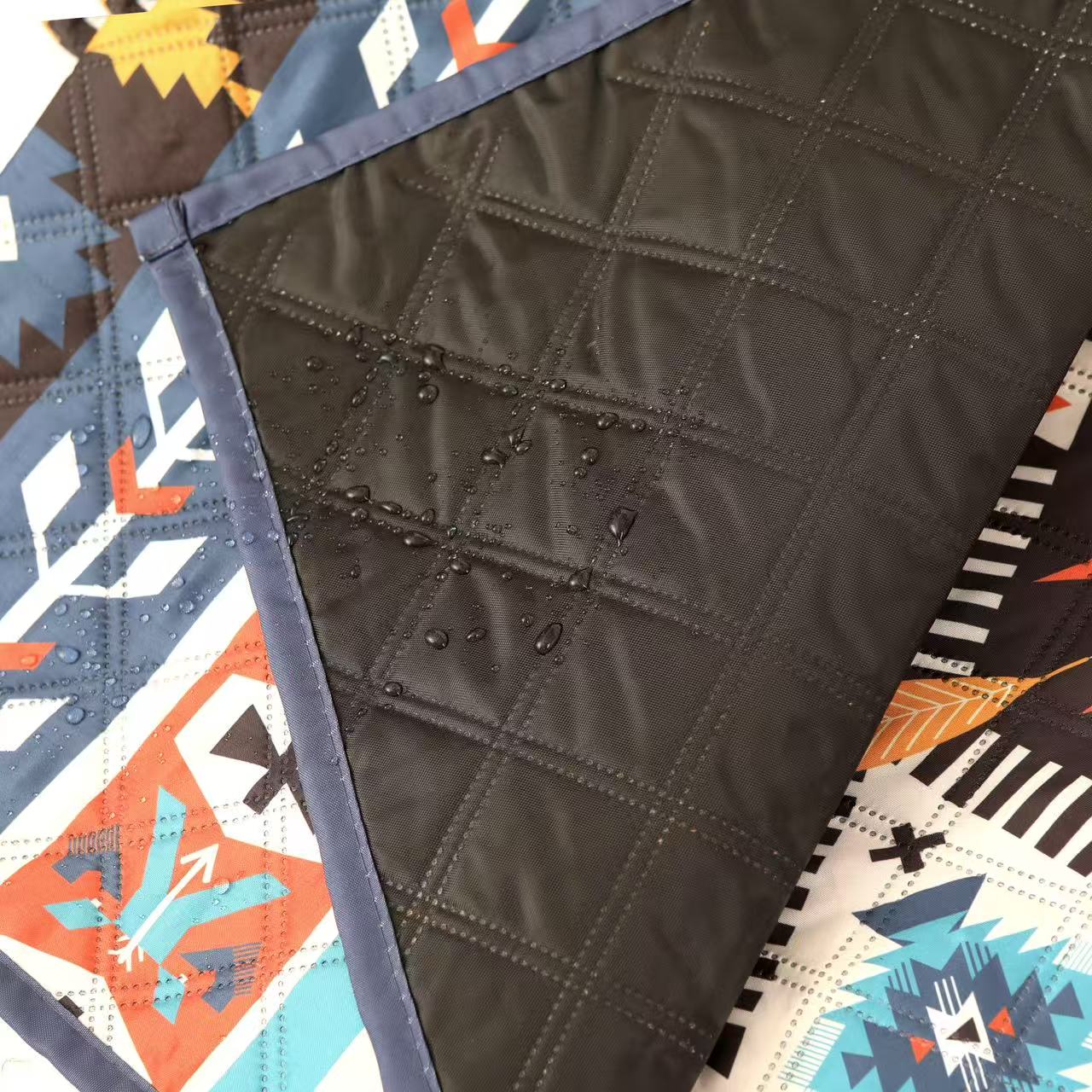 Outdoor moisture-proof MATS, thickened and enlarged picnic MATS, camping outdoor waterproof lawn tent MATS, portable MATS, exotic style