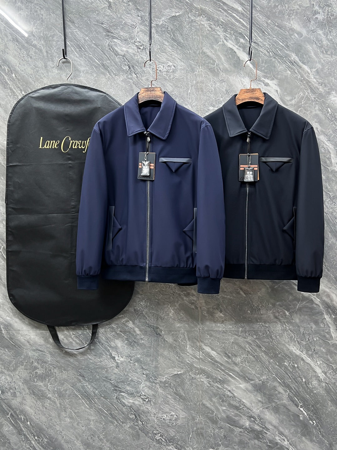 881796 Mens down jackets Stylist Coat Parka Classic Puffer Jacket Hooded Thick Down Coats Womens Feather Windproof Outerwear Removable hat Size M L