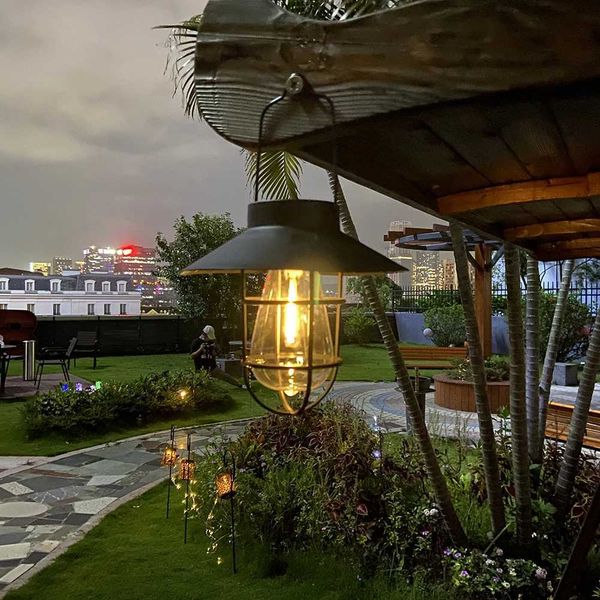 LED Strips Solar Retro Camping Lantern Waterproof Vintage Night Lighting Portable Outdoor Hanging Tent LED Chandelier Light for Garden S2521