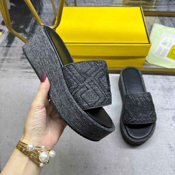 Sandals Men Women Slippers Slides Thick Platform Soled Slip Soft Soled Fashion Home Slippers Women Wear Beach S675 02