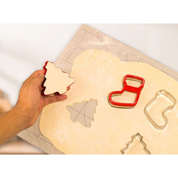 Wholesale Christmas cookie molds, cartoon shaped cookie grinding tools, anti pressure baking tools, cookie cutters