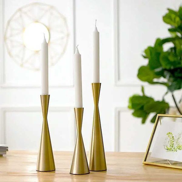 Candle Holders European Metal Candle Holder Exquisite Candlestick Candelabra Vintage Golden Wedding Decoration Home Living Room Decor J24111
