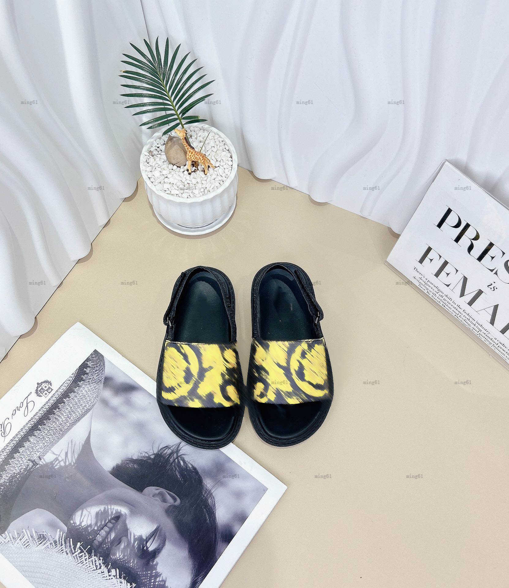 Brand baby slippers Yellow pattern design kids shoes sizes 26-35 Including shoe box summer high quality boys Sandals