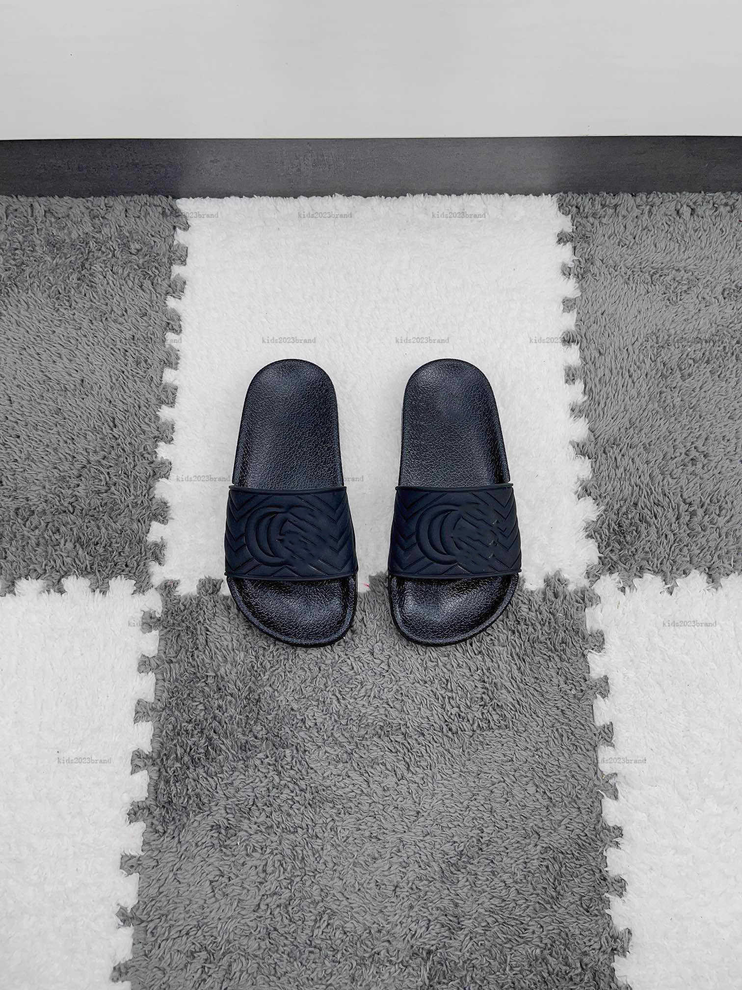 New kids slippers Logo embossing design baby shoes sizes 26-35 Including shoe box designer summer boys girls Sandals