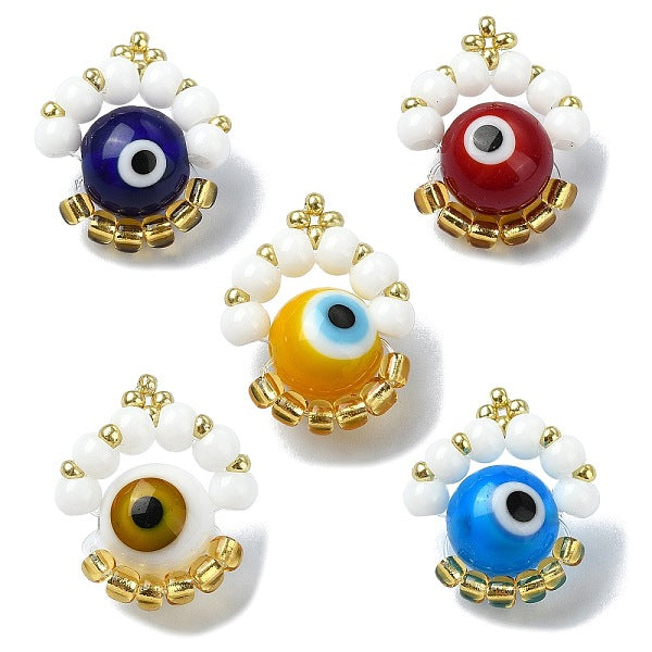 Pendentifs de graines faits à la main