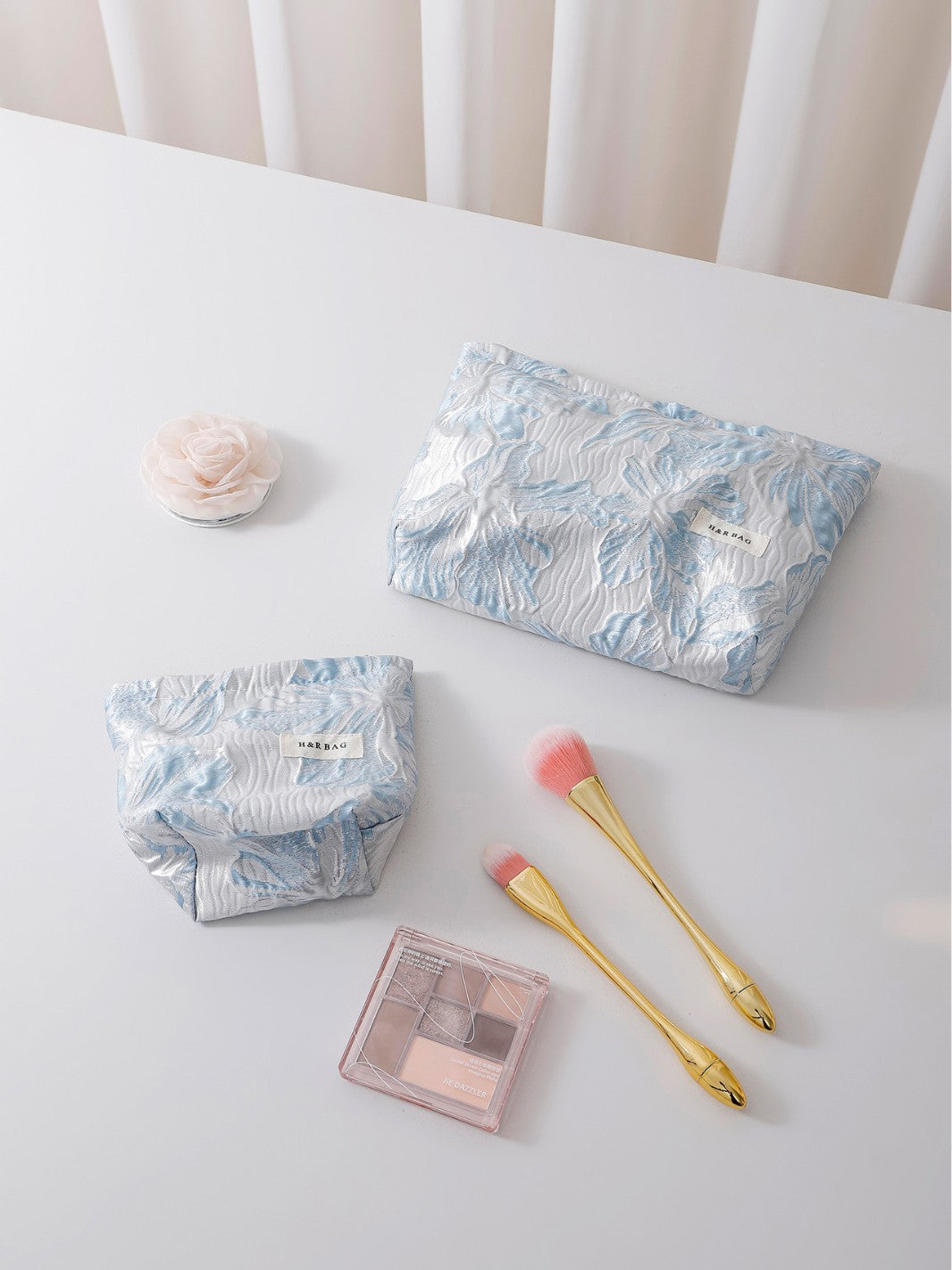 F164-Lily Flower Cosmetic Bag Portable Travel Skincare Storage Bag