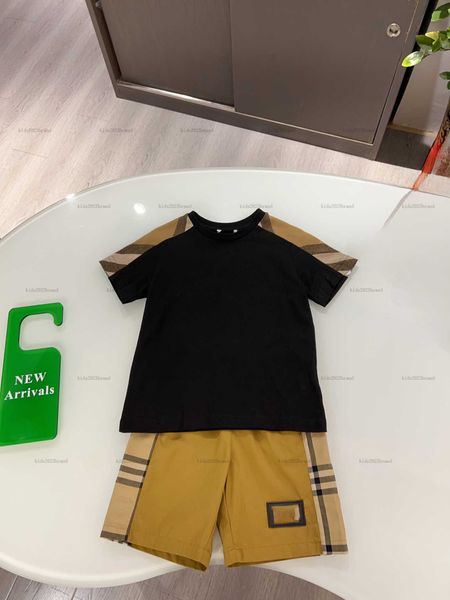 New baby T-shirt set Summer tracksuits boys girls Short sleeved suit kids designer clothes Khaki patchwork design t shirt and shorts