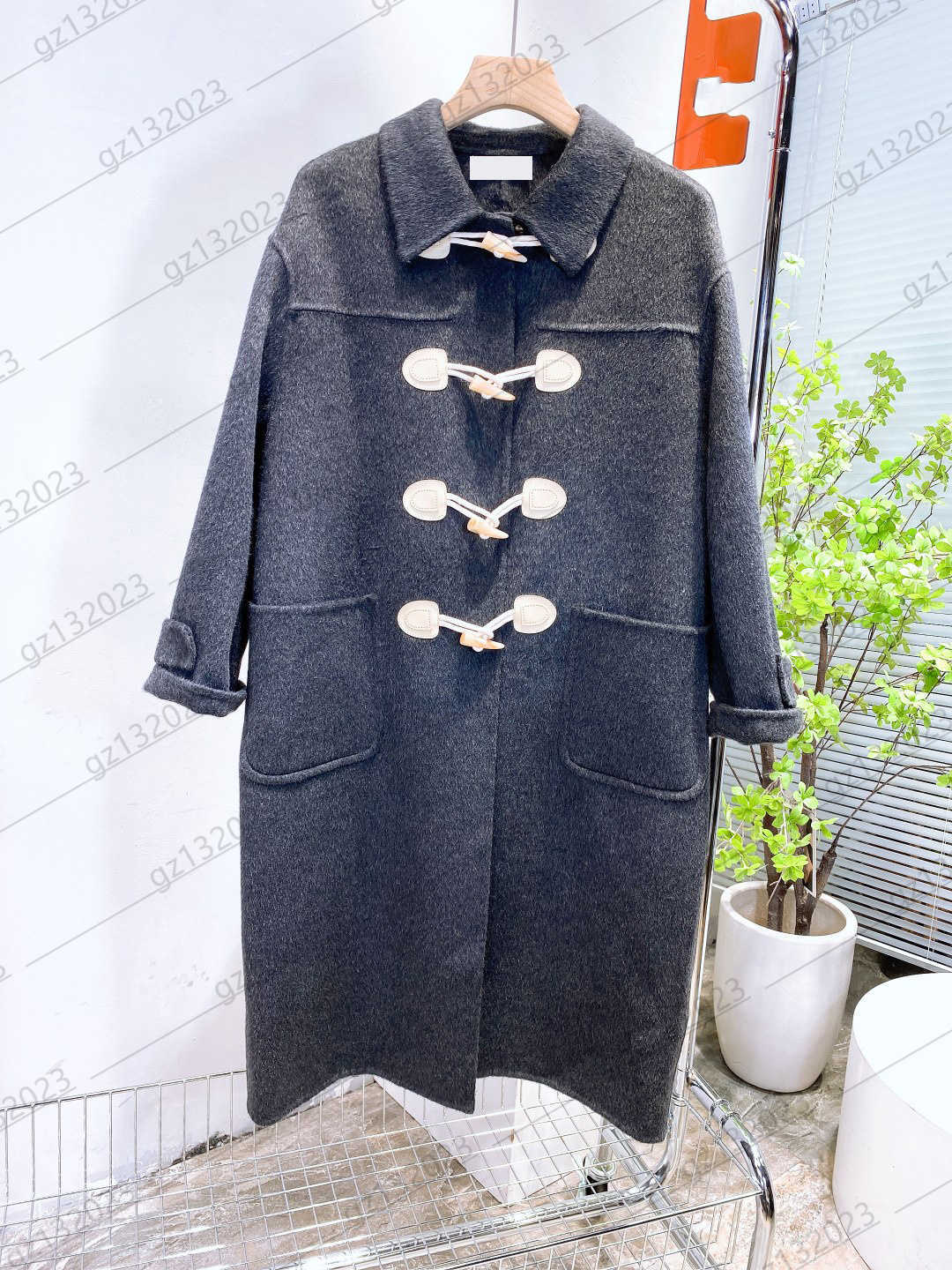 Womens Trench Coat Designer Lapel Horn Buckle Striped Trim Medium Length Style Woolen Coat Pockets Embellished Long-sleeve Slim Outerwear Women Appa