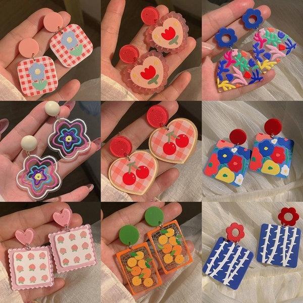 Boucles d'oreilles pendantes en acrylique Conception amusante Beau cadeau pour fille Femmes Boucles d'oreilles fleur colorées Conception de niche Bou