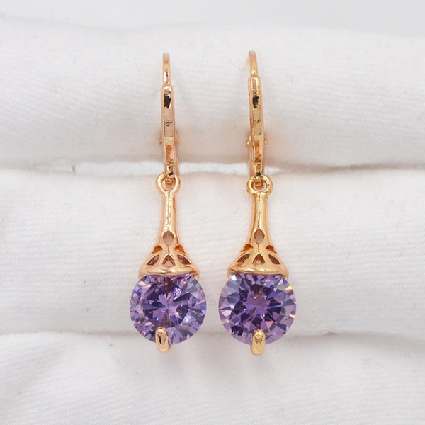 Boucles d'oreilles pendantes élégantes en zircone cubique ronde violette