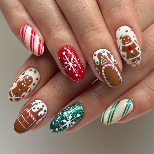 24Pcs Short Christmas Press on Nails Gingerbread Man Fake Nails Patch Candy Cane House False Nails For Women Girl Nail Art