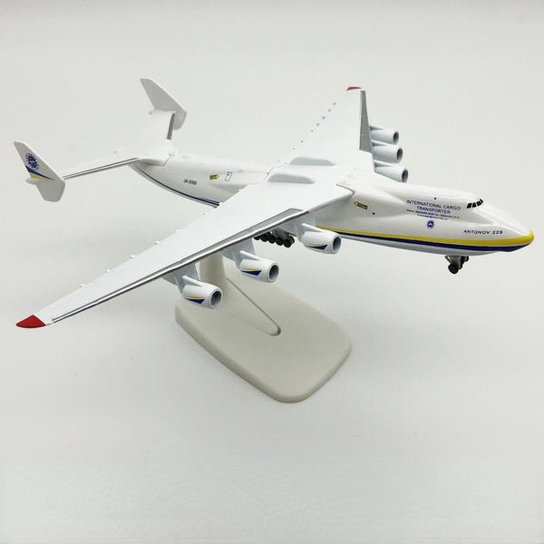 1:400 Scale 21cm Alloy Diecast Military Model ANTONOV An-225 Mriya Super Heavy Transport Aircraft Model Plane Toy For Collection Souvenir Gift Home O