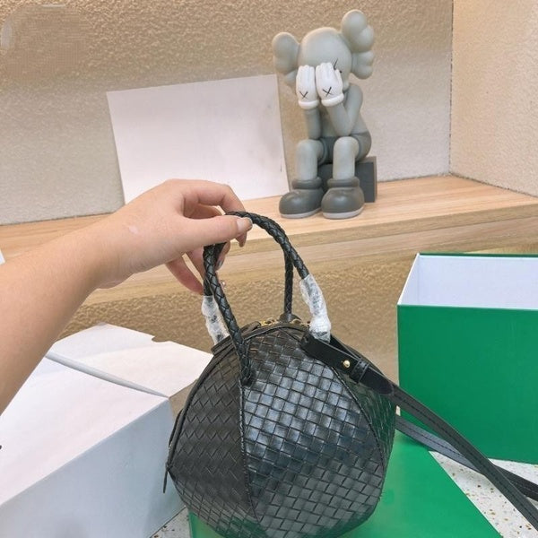 Luxury Designer Evening Square Messenger Bags Women Woven Bag Plain Knitting Leather Chains Button Sequined Soft Quilted Single Crossbod Luxury Bags