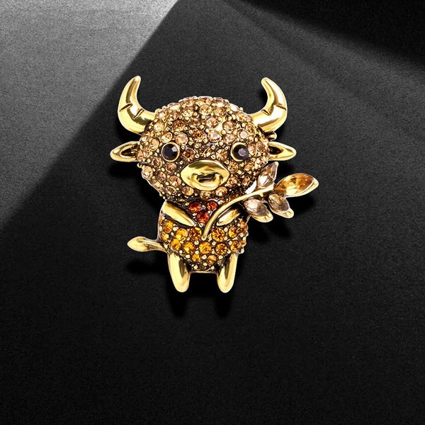 Fashion cute buffalo drill Brooch cartoon calf high quality Animal brooches pin fastener clothing accessories