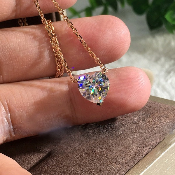 Electroplated Rose Gold White Moissanite Love 3 Carat Simulation Diamond Pendant Necklace Clavicle Choker Chain Women's Necklace