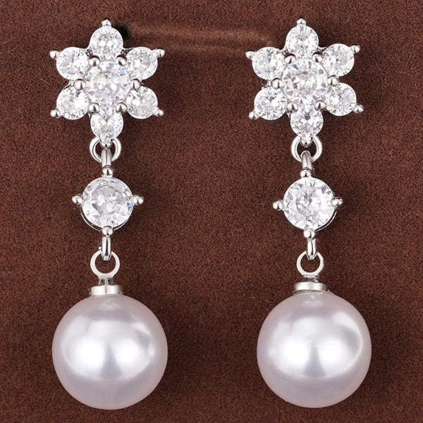 Boucles d'oreilles pendantes en perles de mariée élégantes, boucles d'oreilles en zircone cubique en forme de fleur pour femmes, boucles d'oreilles d