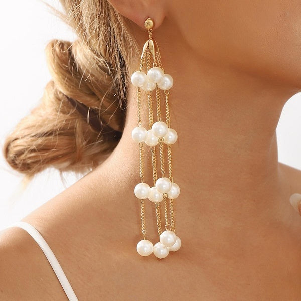 Boucles d'oreilles pendantes en alliage d'or avec chaîne à longs pampilles et perles exagérées, boucles d'oreilles de fête pour femmes cool à la mode