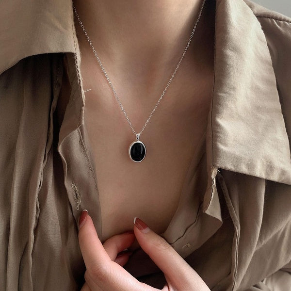 Vintage Oval Black Onyx Pendant Necklaces for Women Statement Silver Color Choker Clavicle Chain Fashion Party Jewelry