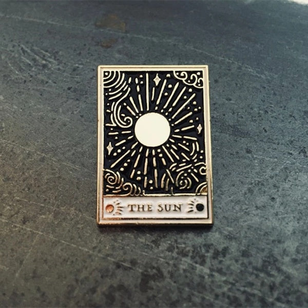 925 Sterling Silver Creative Sun Stars LE SOLEIL TAROT Émail Pin Badge Broche Épinglette Noir Or Hommes Femmes Party Pins Enfants Kawaii Bijoux Cadea