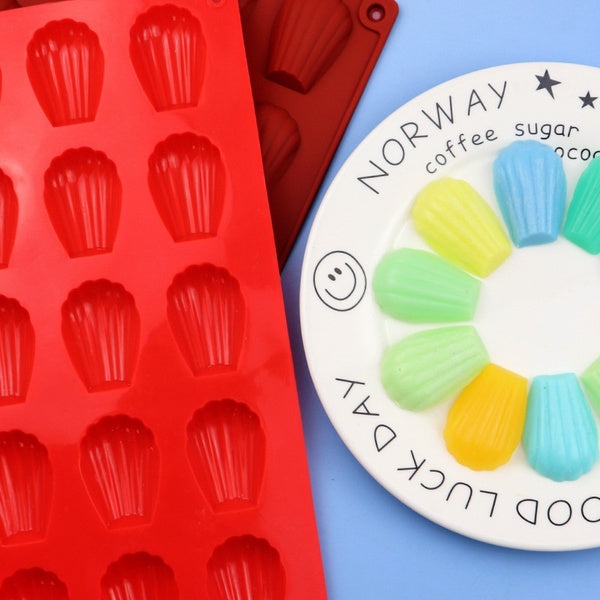 In Stock Wholesale German Madeline Cake Mold Shell Cake Baking Pan Dessert Cookie Cutter 20-Piece High Resistance