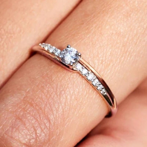 Exquisite Two Tone Thin Rings Silver Plated Inlay Small Diamond Rings for Women Daily Casual Accessories Matron Inn