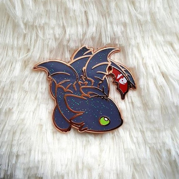 Creative Cartoon Anime Noir Mignon Dragon Dur Badge Émail Broche Film Krokmou Kawaii Broche Sac À Dos Collier Broche Parti Fan Mode Cadeau Broche