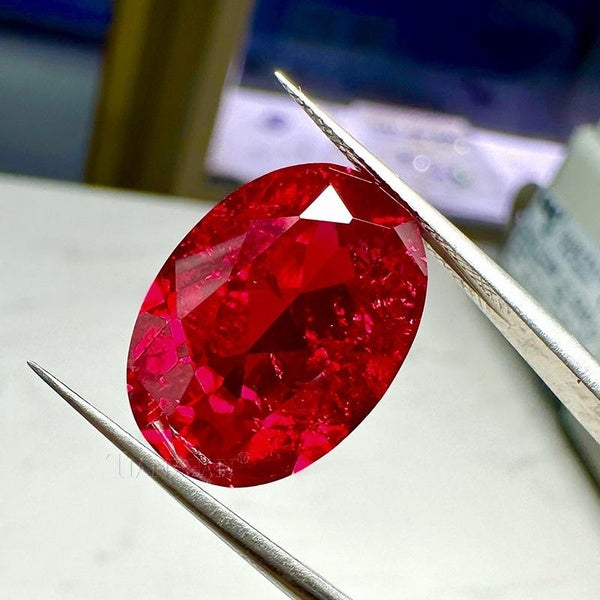 Pierre de corindon synthétique de forme ovale en rubis cultivée en laboratoire, taille naturelle, avec inculsions, pierre en vrac de clarté SI