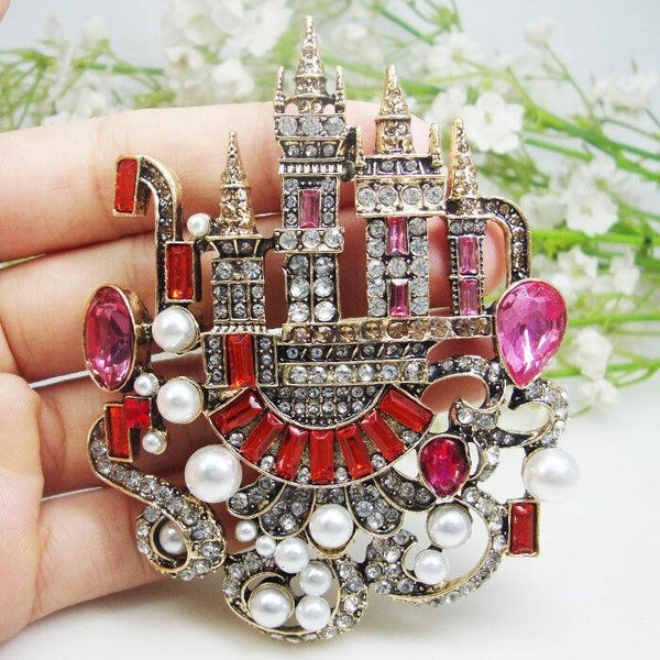 New Charming Pink Castle Palace Pendant Woman's Brooch Pin Crystal Rhinestone