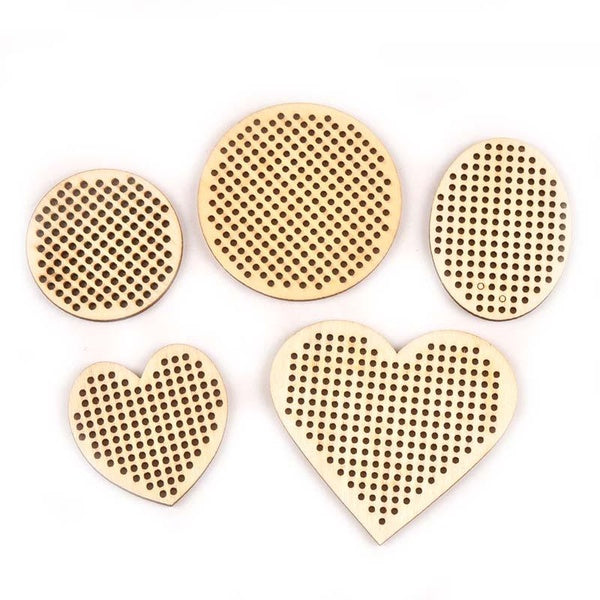 10Pcs Heart Round Wood DIY Crafts For Scrapbook Cross Stitch Hole Carving Wooden Ornaments Home Decor Handmade Accessory MT2564