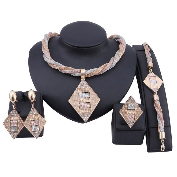 Charme mariage femme Costume ensemble de mariée Dubai or cristal collier boucles d'oreilles Bracelet bague ensemble de bijoux