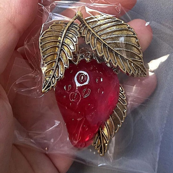 Vintage Résine Charme Fraise Broches Pin Manteau Écharpe Clip Bijoux Décontractés