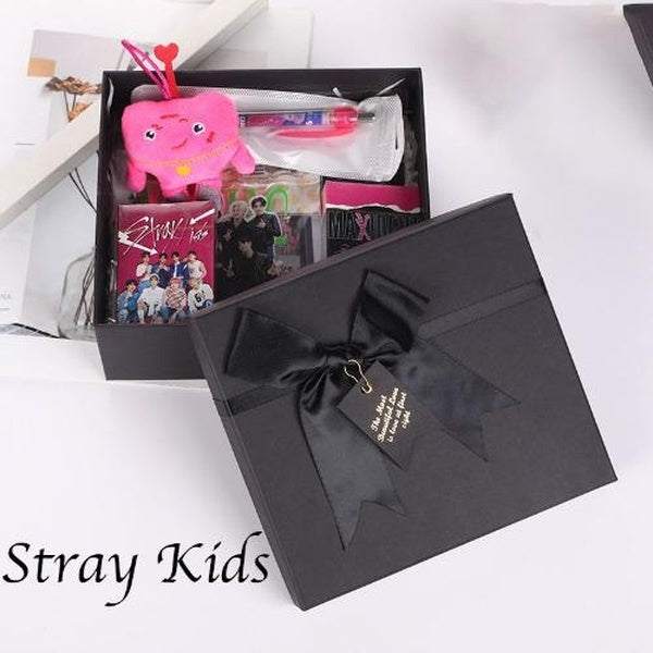 New Kpop Stray Kids Fans Collectible Gift Box Set Album Postcard Lanyard Transparent Photo Card Plush Pendant Key Chain Personal Gift Box