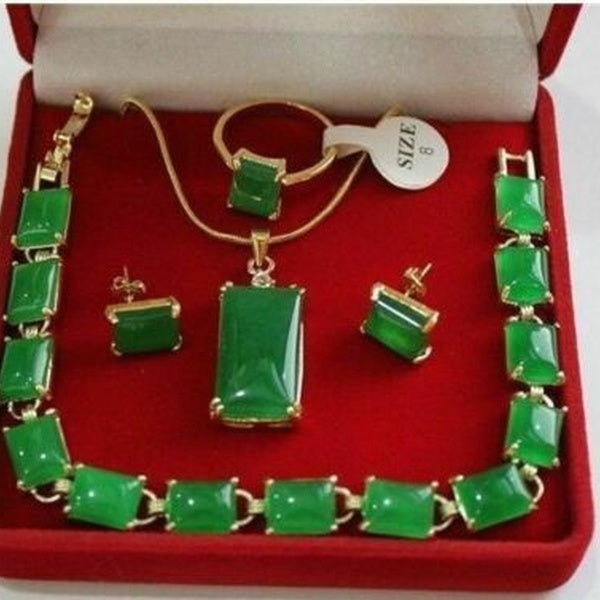 Beautiful green jade 18K GP Necklace Pendant Bracelet Earring Ring Jewellery set