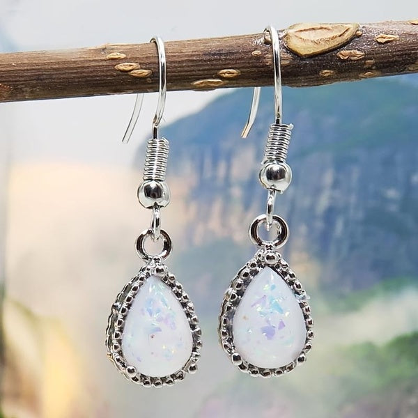 1 paire de boucles d'oreilles pendantes en forme de goutte d'eau pour femmes, plaqué argent, pierres précieuses blanches, bijoux pour demande en mari