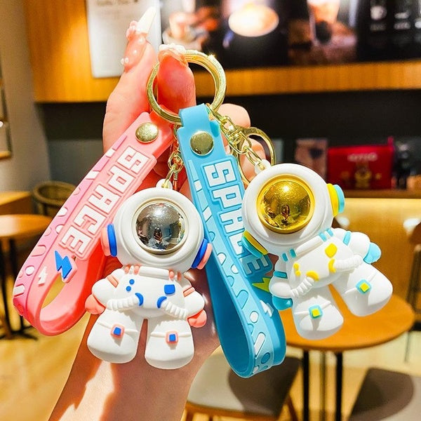 New Creative Cartoon Astronaut Keychain Cute Space Cosmonaut KeyChain Car Keys Keychain Pendant Gift Couple Keychains Metal Key Ring