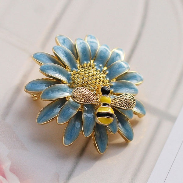 Colorful bee Little Daisy Brooch retro sunflower art Brooches female clothing accessories Matron Inn