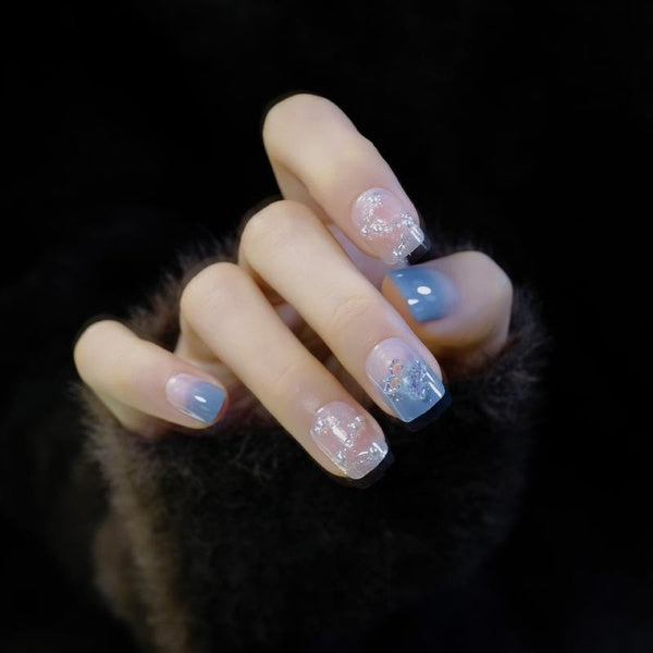 24 PCS Press on Nails Bleu Dégradé Court Carré Faux Ongles Amovible Glitter Papillon Perle Conçu Acrylique Faux Ongles pour Femmes et Filles DIY Manu