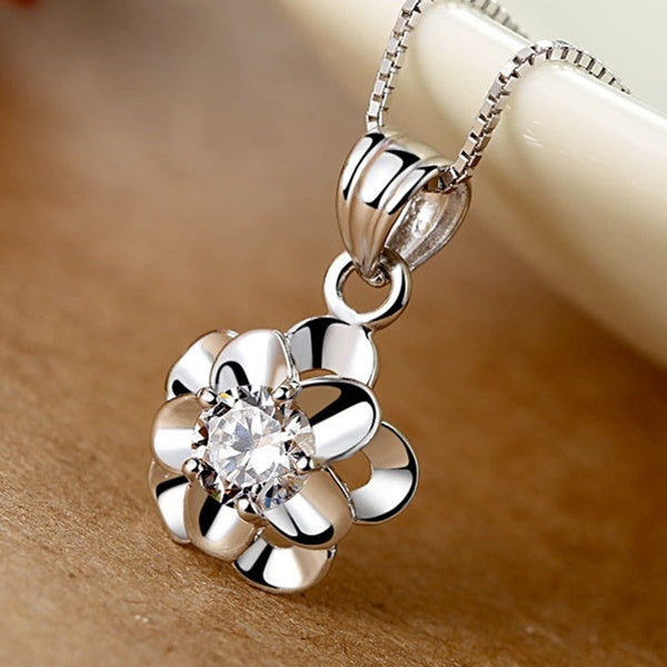 Romantique Jolie Double Couche Fleur Creux Pendentif Collier Cz Solitaire Charme Collier pour Femmes Couleur Argent Clavicule Collier Mariage Bijoux