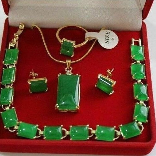 Beautiful green Necklace Pendant Bracelet Earring Ring Jewellery set