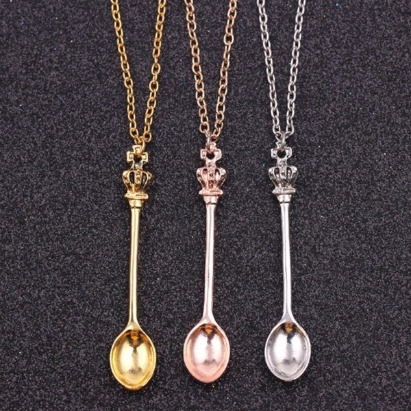 Charme minuscule cuillère à thé forme pendentif collier avec couronne pour femmes 3 couleurs créatif Mini long lien bijoux cuillère collier