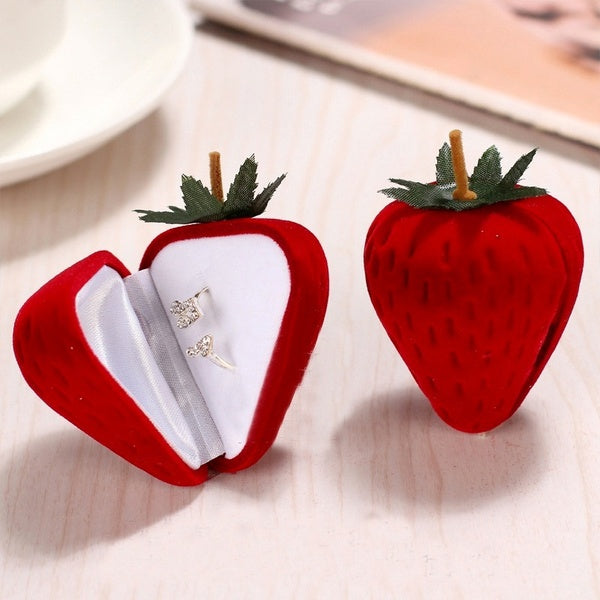 Nouveau 1 PCS Rouge Fraise Boîte Forme Velours Anneau Cas De Rangement Boîte À Bijoux Anneau Protecteur Flocage Boîte-Cadeau Vente Chaude