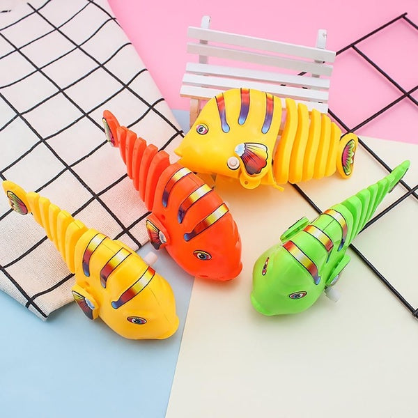 Cartoon Fish Toys Early Educational Swimming Bathtub Toys Swinging Puzzle Toy Clockwork Pet Cat Toys Classic Gift for Boys Girls Plastic Wind-Up