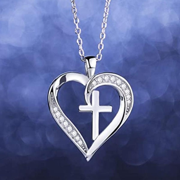 S925 Sterling Silver Diamond Cross Heart Pendentif Collier pour femme Cadeau d'anniversaire