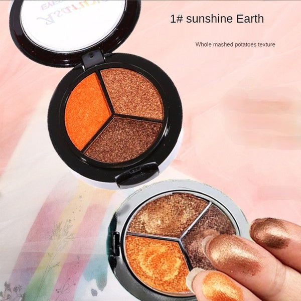 Three-color mashed potato double-layer eyeshadow tray with mirror and brush pearlescent cosmetics
