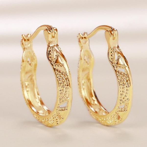 Boucles d'oreilles créoles plaquées or à la mode pour les femmes Casual Party Fashion Huggie Boucles d'oreilles Bijoux